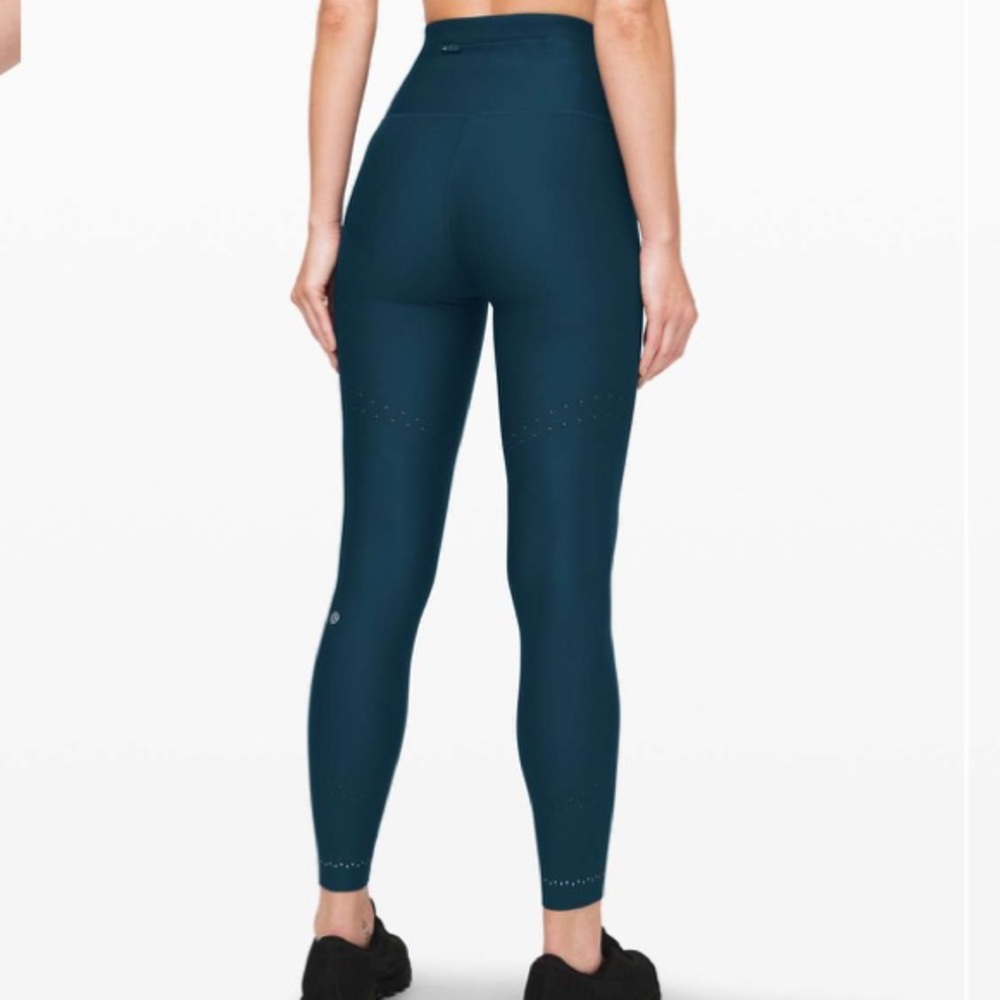 Lululemon zoned in tight
